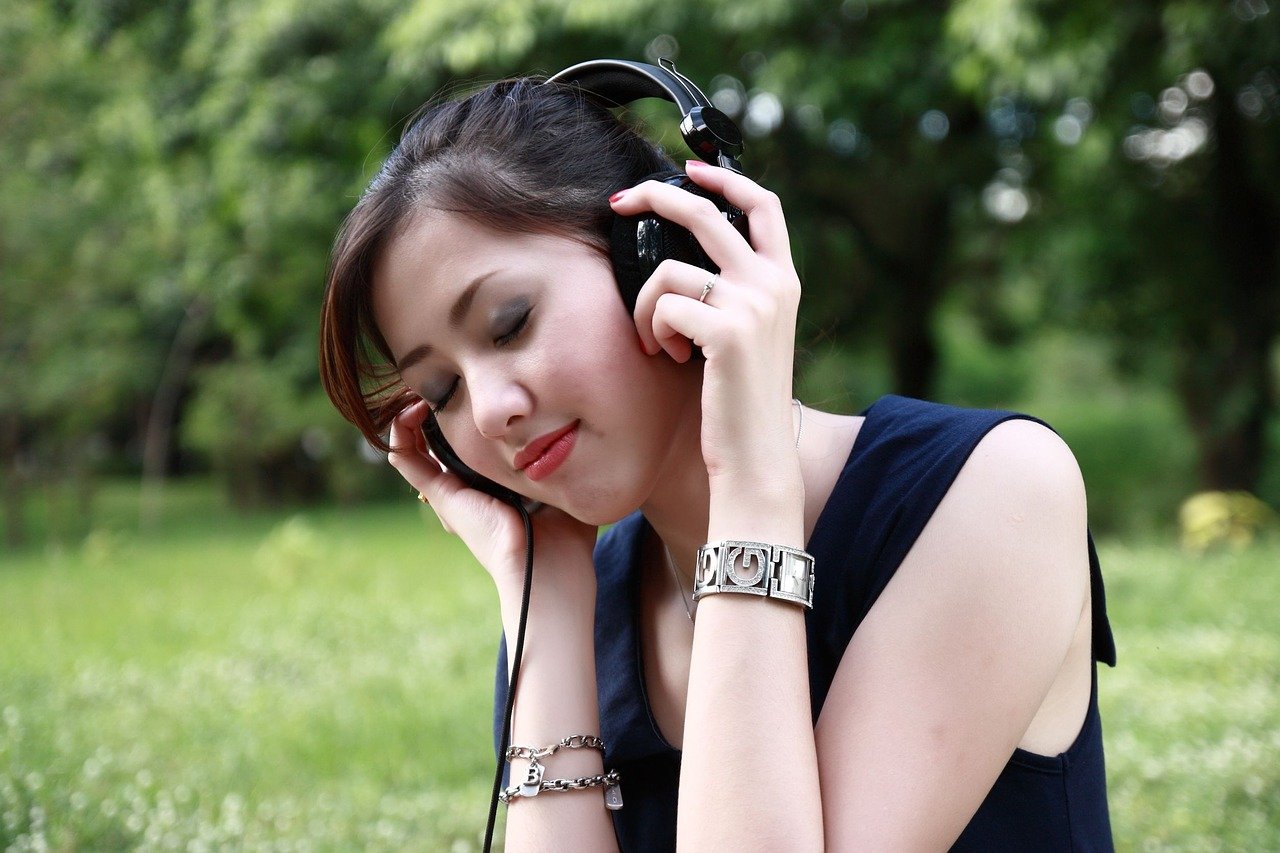 Audiobooks Vs Books: Is Listening the New Reading?